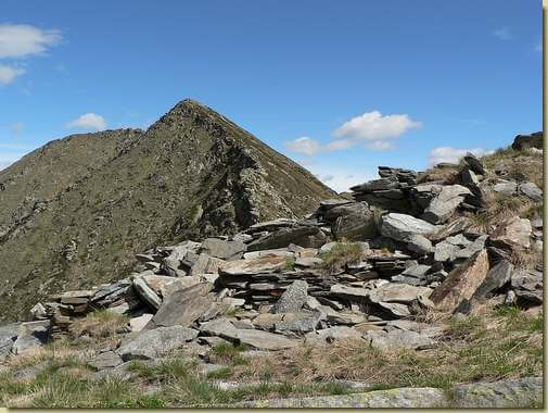 i ruderi del "baitin dul peurat" alla quota 2053 m. 