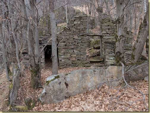 ruderi lungo il percorso...