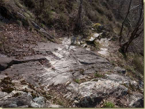 gradini scolpiti nella roccia...