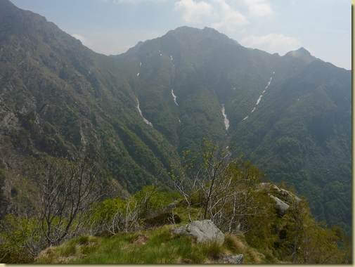 al termine del tratto boscato, vista verso la Colma