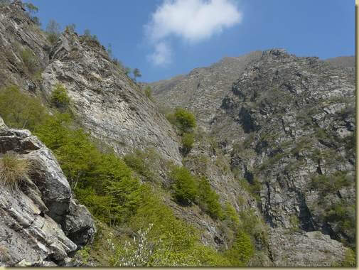 sulla destra i contrafforti della Rossola...