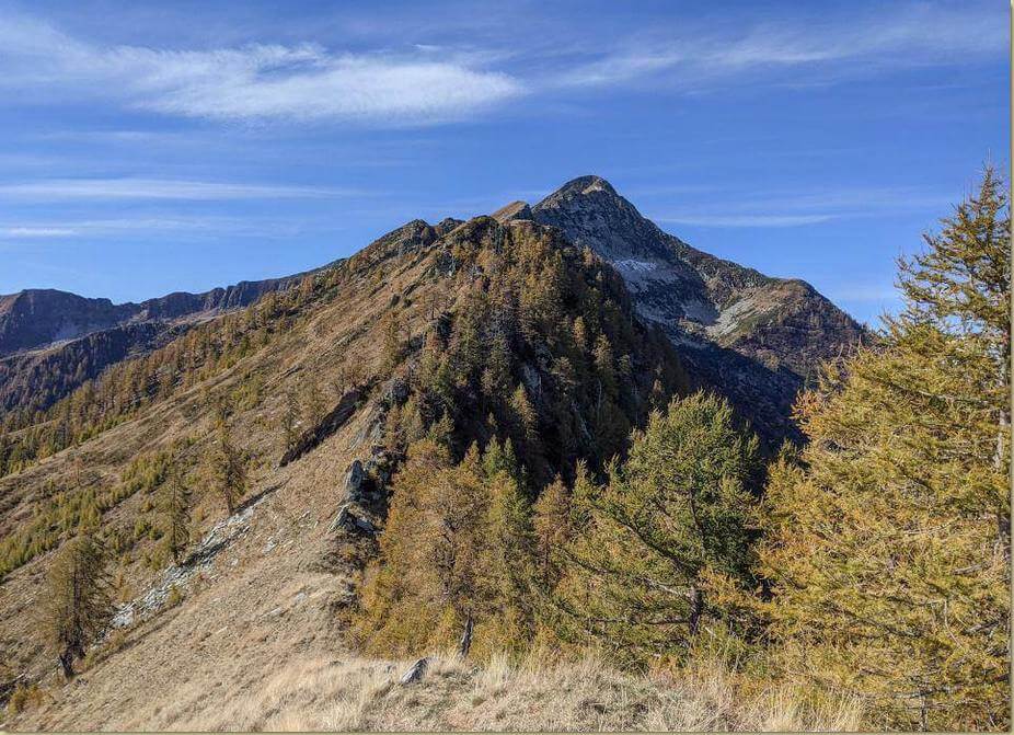 la cresta della Costa Scarone che sale al Pizzo Ragno...