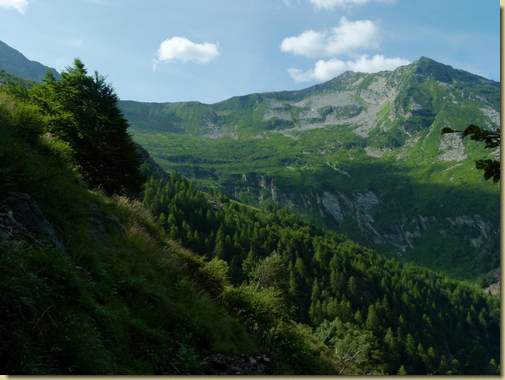 al centro la Colma di Basagrana...