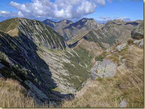 al centro la Bocchetta di Vald...