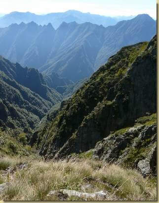 sullo sfondo i Corni di Nibbio... 