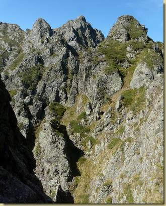 in alto la bocchetta verso il fornale del Pedum... 