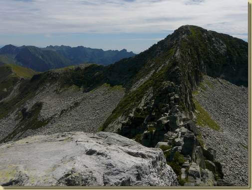 la cresta nord del Tignolino, a sinistra la Colma di Basagrana 