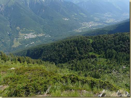 la dorsale sopra l'Alpe Miucca e la Val Vigezzo sullo sfondo 