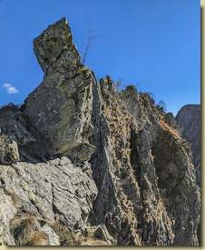 le caratteristiche belle guglie di questo tratto di cresta...