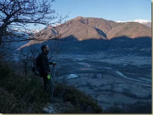 la piana ancora all'ombra...