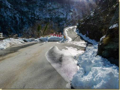 la strada che sale a Paiesco...