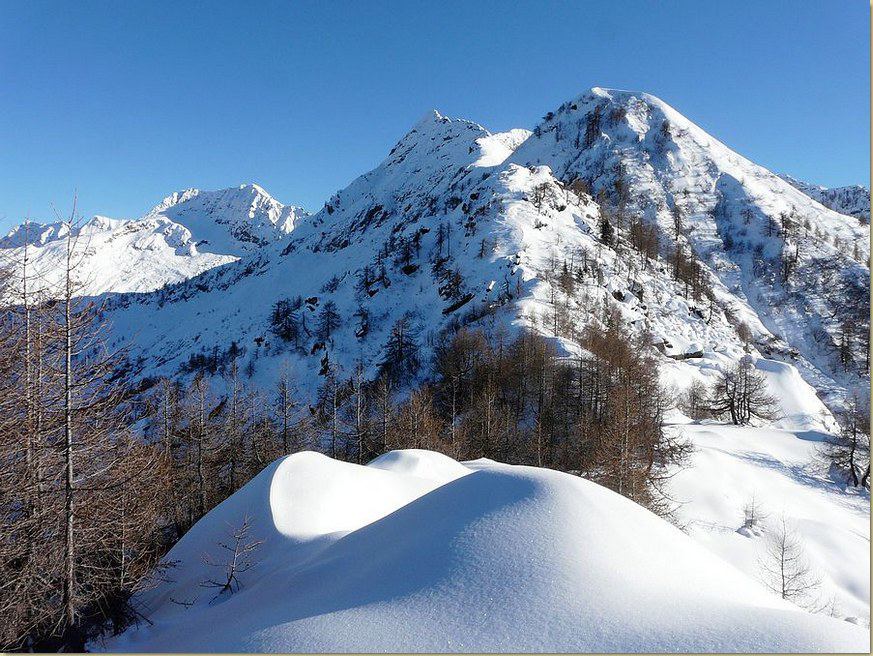 a destra, la Punta I Pisoni...