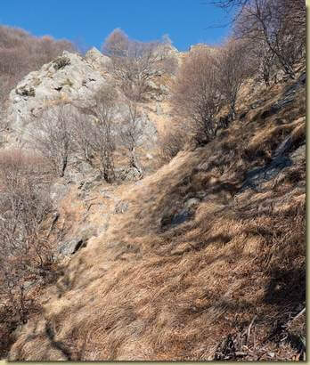 traversando verso il canale che scende da Belmello...