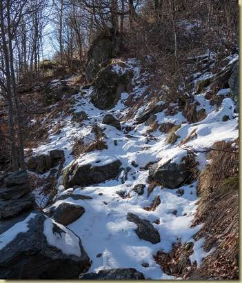 un poco di neve sul sentiero...