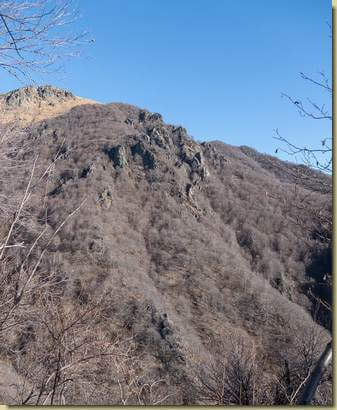 il versante che sale a Belmello...