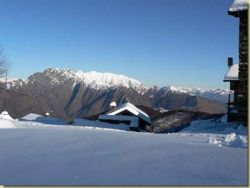 all'Alpone, sullo sfondo il Gridone 