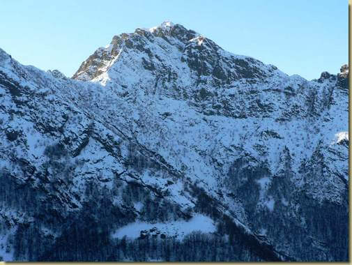al centro il Torrione, a sinistra il passo delle Crocette, in basso l'Alpe Vandra 