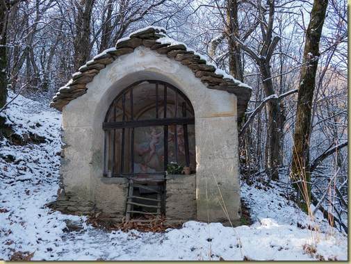 Cappella nel bosco...