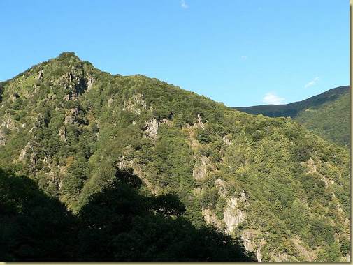 lo sperone dove &egrave; posta l'Alpe Pobbi&egrave; (sulla destra)