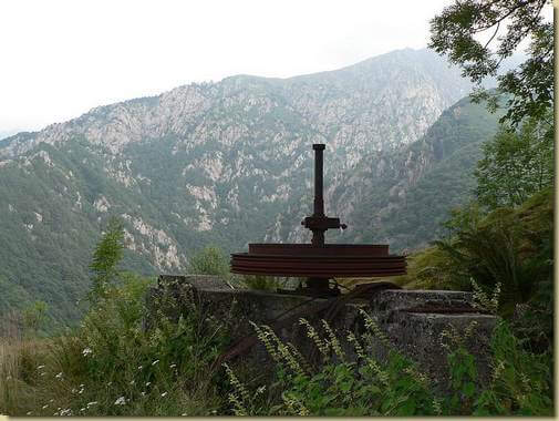 a Varola - sullo sfondo la crest ovest della Marona