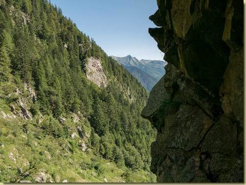 sullo sfondo, la Pioda di Crana...