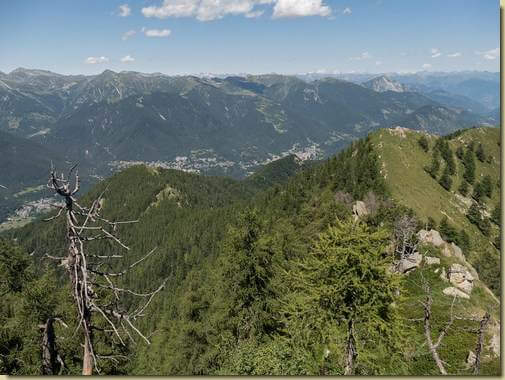 a sinistra, il Monte Bassetta...