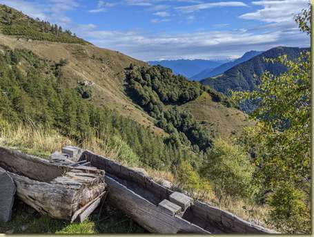 in alto a sinistra, l'Alpe Porcella...