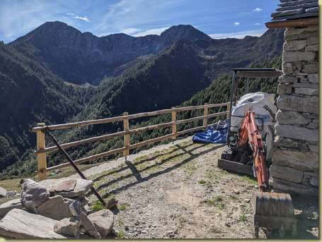 lavori in corso al bivacco...