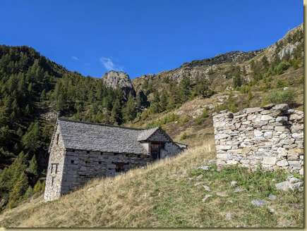 in alto, il "Castello"...