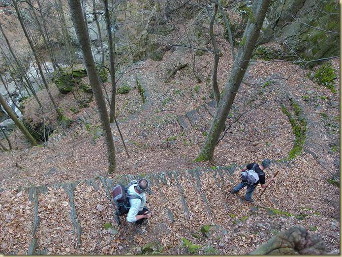 bella mulattiera nella Valle del Socraggio...