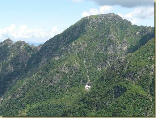 il Torrione - in basso il sentiero che scende dalla Bocchetta di Terza 