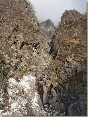 il canale secondario (che sale sulla sinistra) del Vallone dei Mulini 