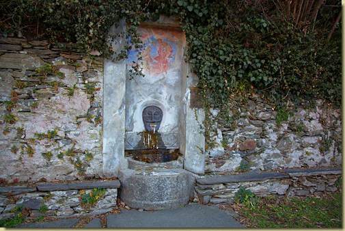 fontana con il mascherone celtico a Dresio