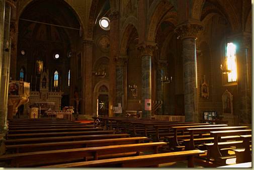 interno della Chiesa del Sacro Cuore... 
