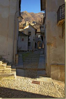 Vicolo Santa Marta... 