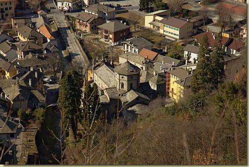 vista verso la Chiesa Parrocchiale di Vogogna