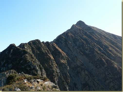 verso il Monte Zeda e la sua cresta nord... 