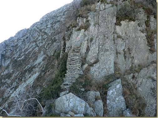 la scala di accesso alla cresta nord del Monte Zeda...