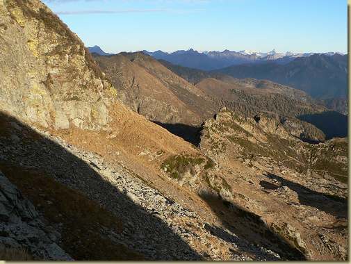 al centro la Bocchetta di Cortechiuso 