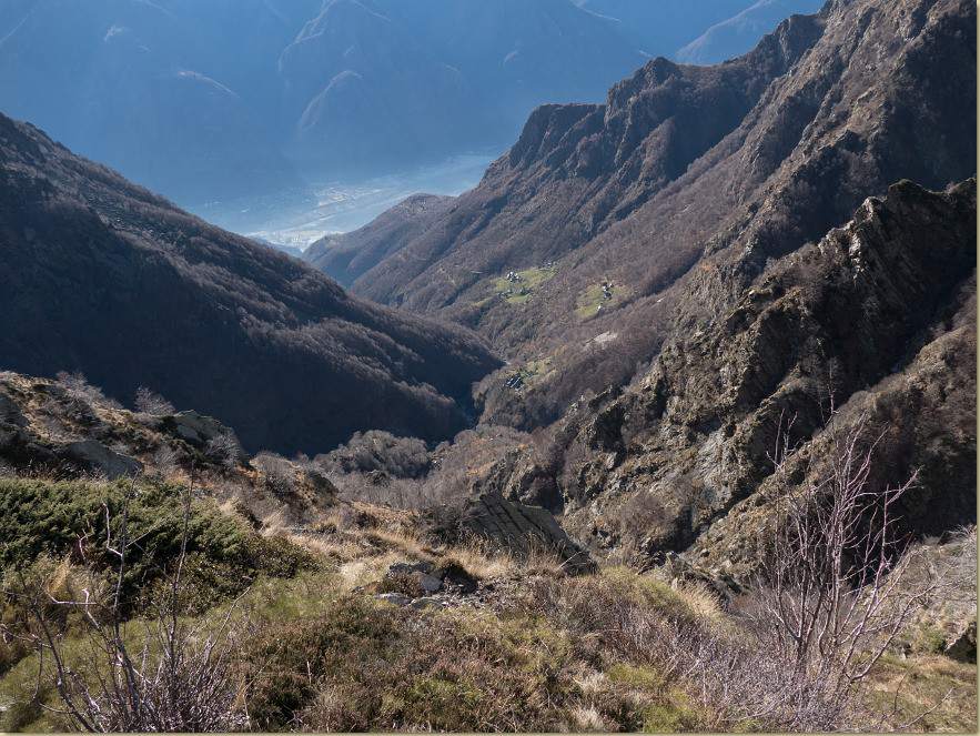 il versante che scende a Colloro...