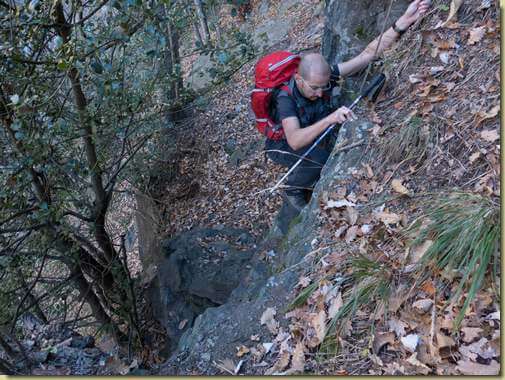 Andrea al saltino sul sentiero...