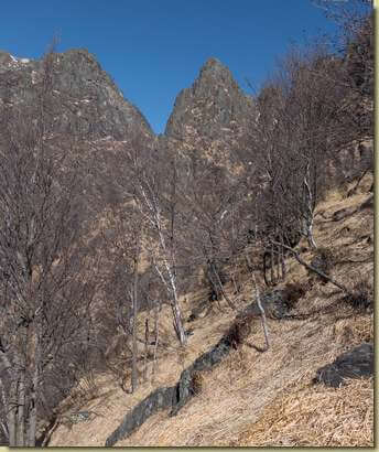 in alto, la Cima delle Tre Croci e il Torrione di Bettola...