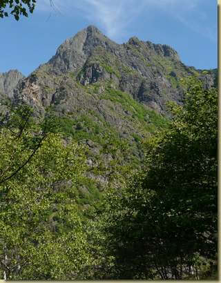 i contrafforti del versante ovest del Lesino...