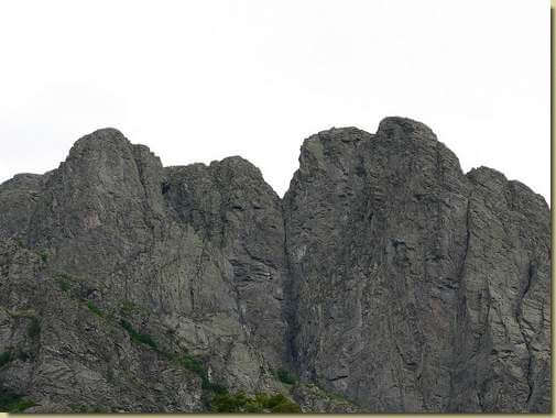 da destra : Bastione del Pedum Cima Est Cima Centrale Picco del Pedum  