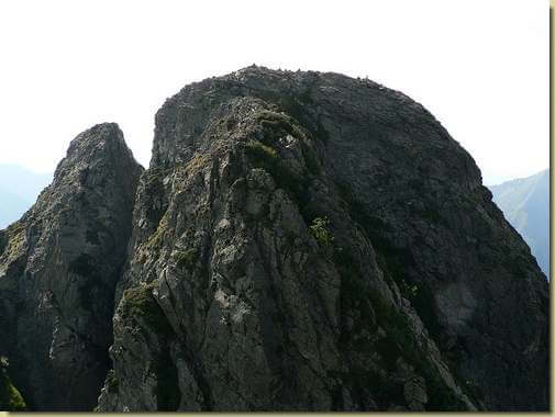 Torre Liquefatta (a sinistra) e Cima Pedum (in primo piano la Cima Centrale)