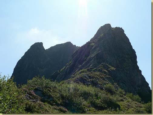 da sinistra : Torre Liquefatta, cima Pedum e Torre della Desolazione (da ovest)