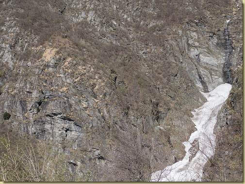 a sinistra, i prati di Ludo Alboc...